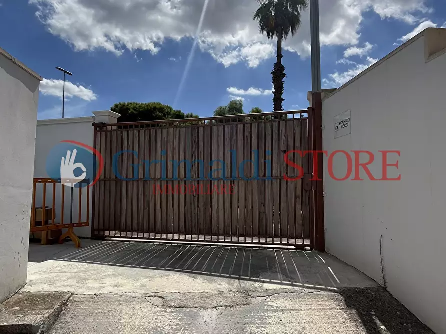 Immagine 21 di Magazzino in vendita  in Viale Giovanni Paolo II 71 a Lecce