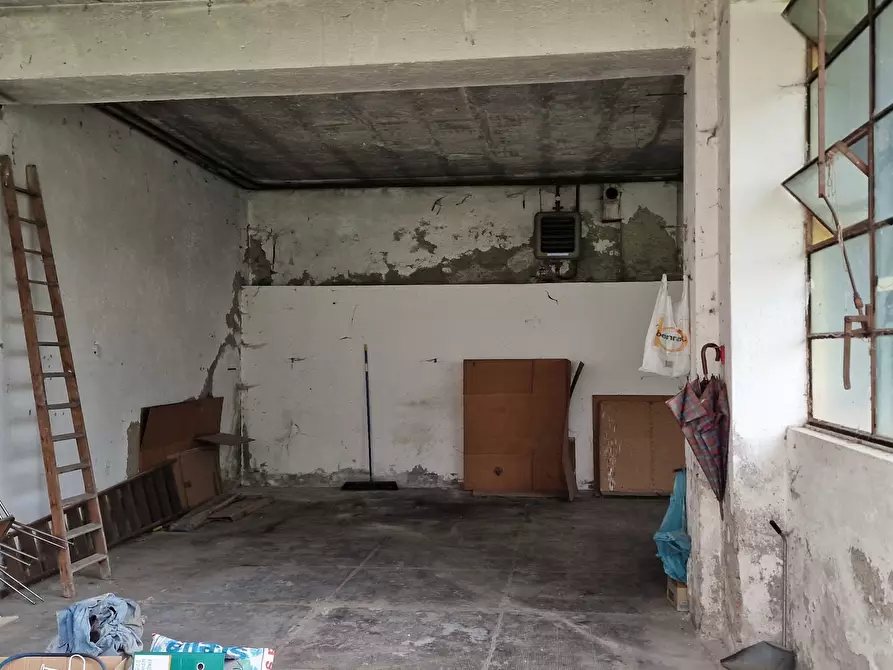 Immagine 4 di Magazzino in vendita  a Valbrona