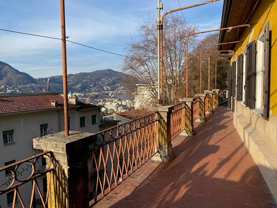 Immagine 14 di Trilocale in vendita  in SALITA SAN DONATO 6 a Como