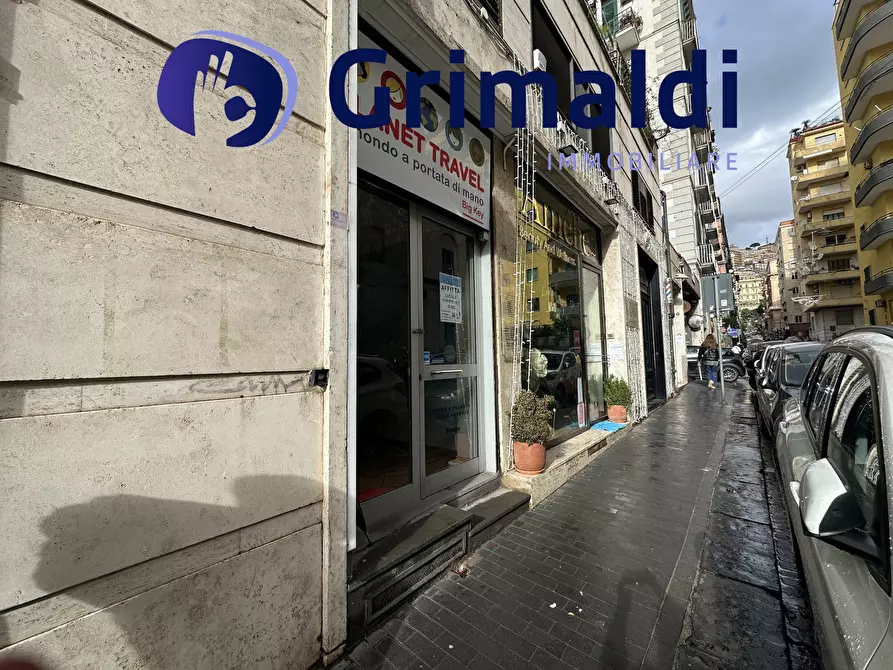 Immagine 2 di Locale commerciale in affitto  a Napoli