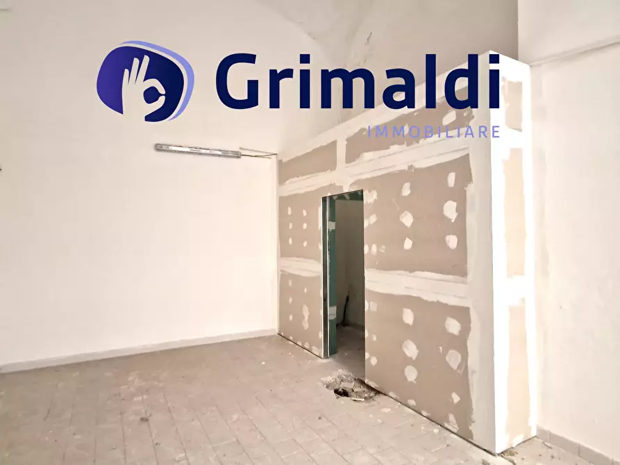 Immagine 14 di Locale commerciale in vendita  in Via Giuseppe Martucci 79 a Napoli
