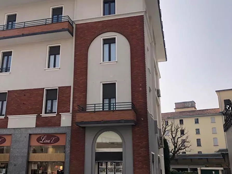 Immagine 1 di Ufficio in affitto  in Corso XXV Aprile 60 a Erba