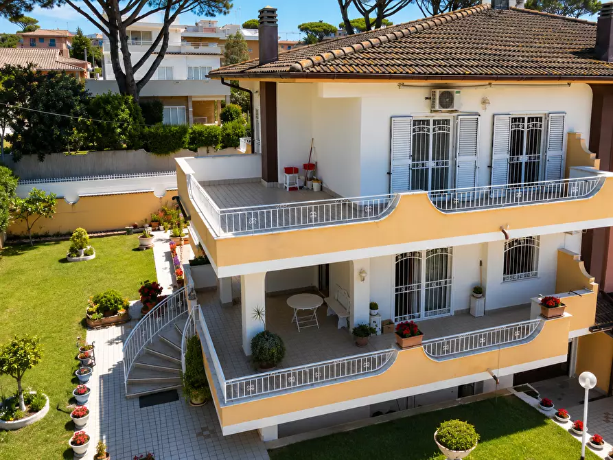 Immagine 1 di Casa indipendente in vendita  in Piazza Salvo D'Acquisto 9 a Anzio