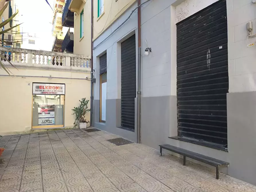 Immagine 2 di Locale commerciale in vendita  in Via Felice Bisazza 57 a Messina