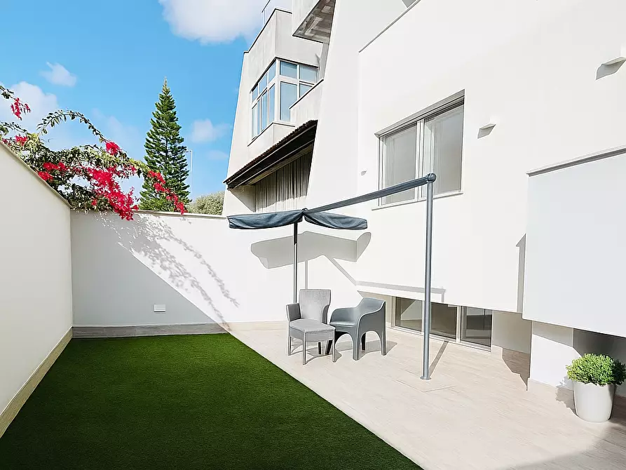 Immagine 49 di Villetta a schiera in vendita  in Via Michele Massari 13 a Lecce