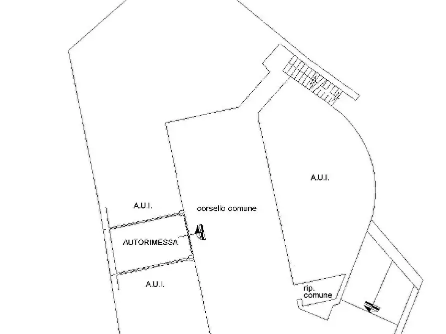 Immagine 9 di Garage in vendita  in Via Torno a Como