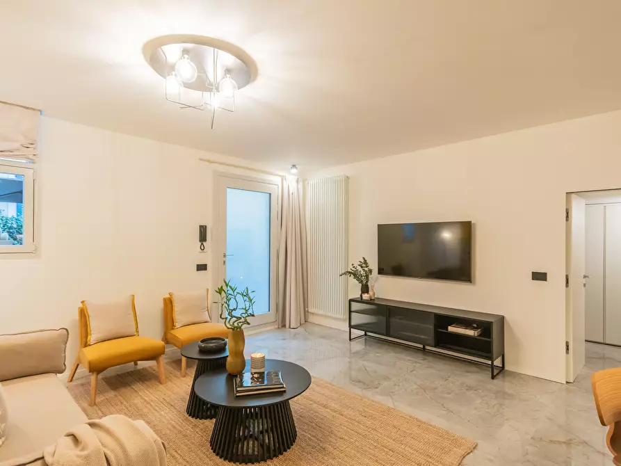 Immagine 5 di Bilocale in vendita  in Via Regina a Carate Urio