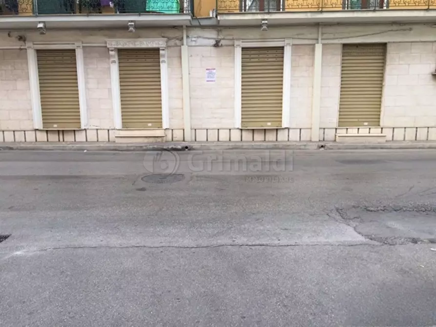 Immagine 2 di Locale commerciale in affitto  a Giugliano In Campania