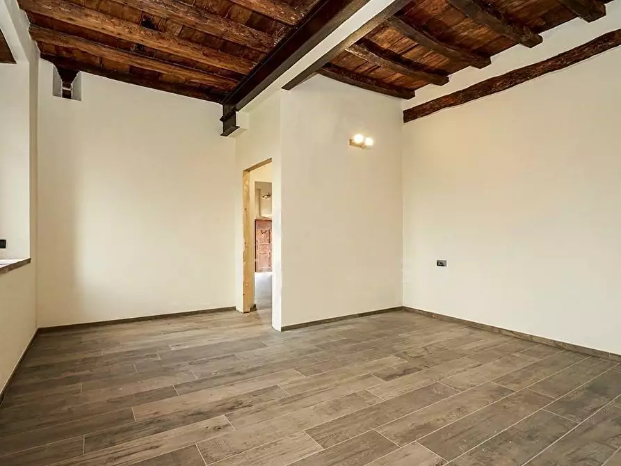 Immagine 10 di Rustico / casale in vendita  in Via C. Battisti 4 a Merone