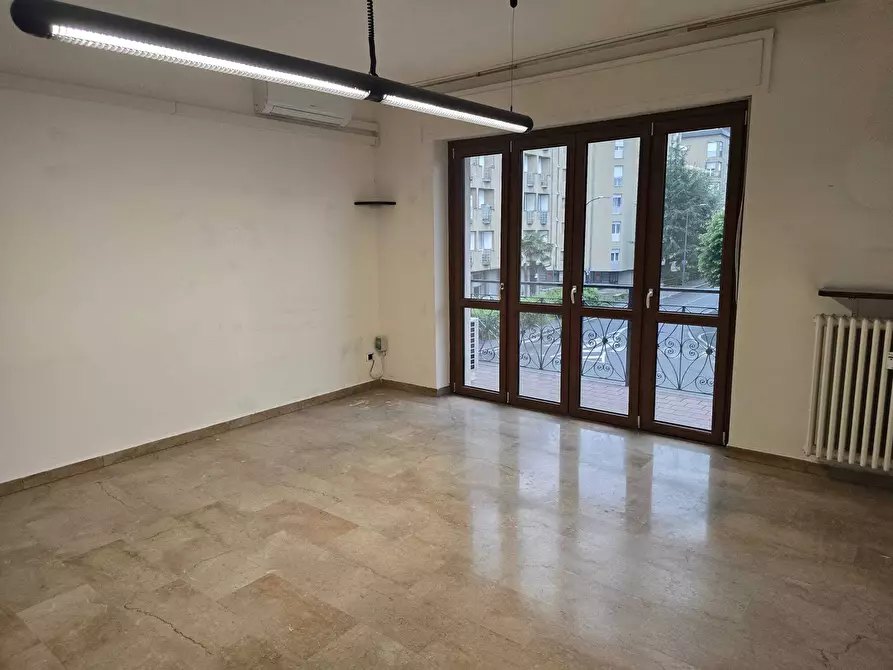 Immagine 2 di Trilocale in vendita  in Via Giacomo Leopardi 16 a Erba