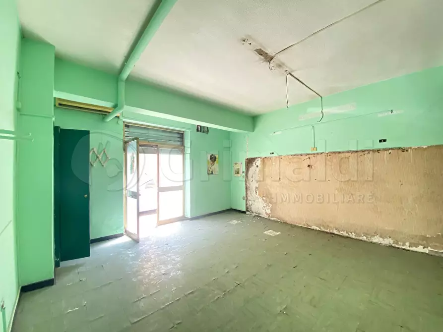 Immagine 1 di Locale commerciale in affitto  a Giugliano In Campania