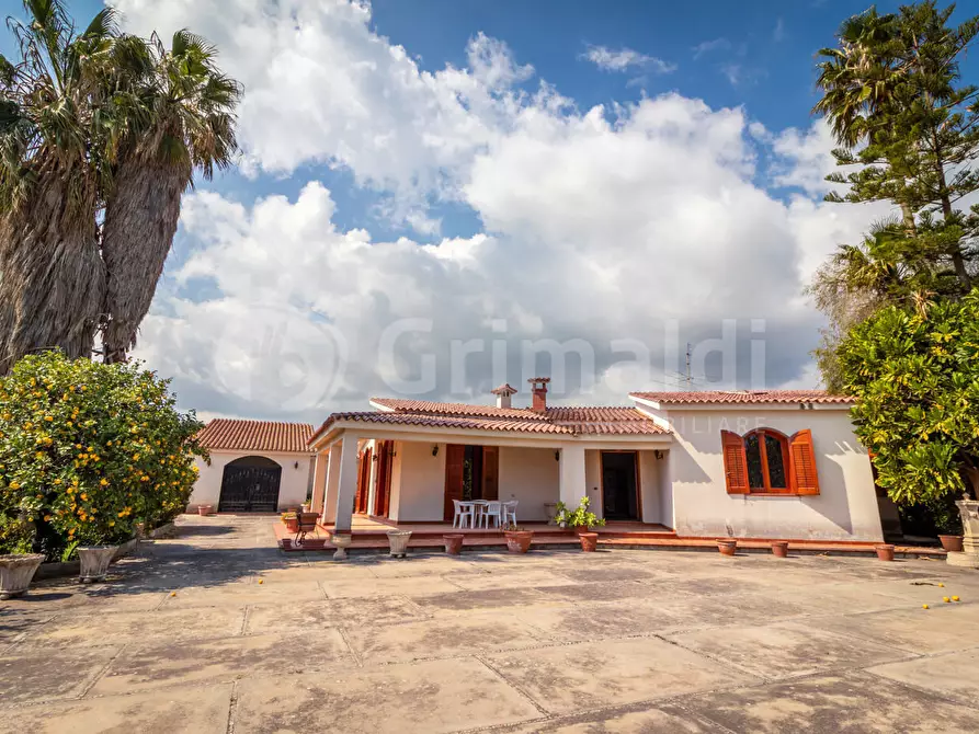 Immagine 5 di Villa in vendita  in Via Bella Pettinata 1 a Avola