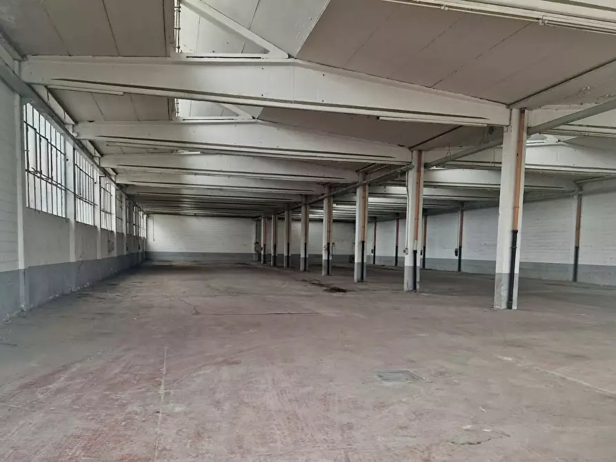 Immagine 7 di Attività artigianale in vendita  in VIA TRIESTE 37 a Erba