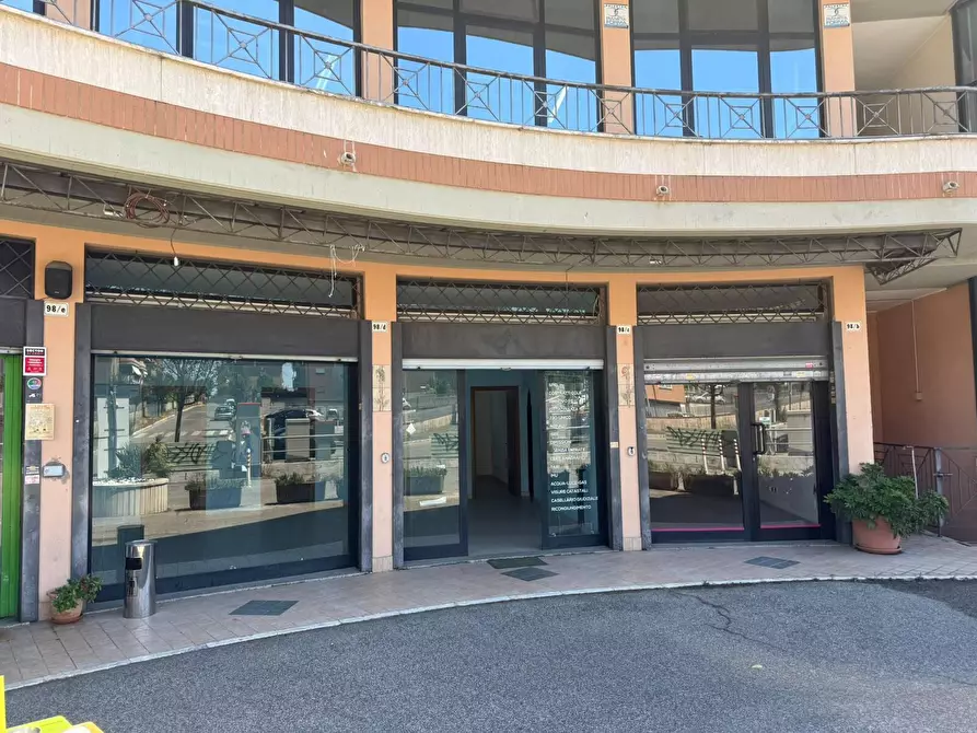 Immagine 3 di Attività commerciale in affitto  in Via Aldo Moro 98 a Aprilia