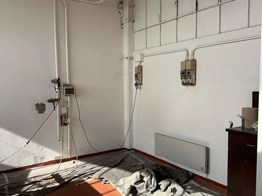 Immagine 9 di Laboratorio in vendita  in via Canturina 5 a Capiago Intimiano