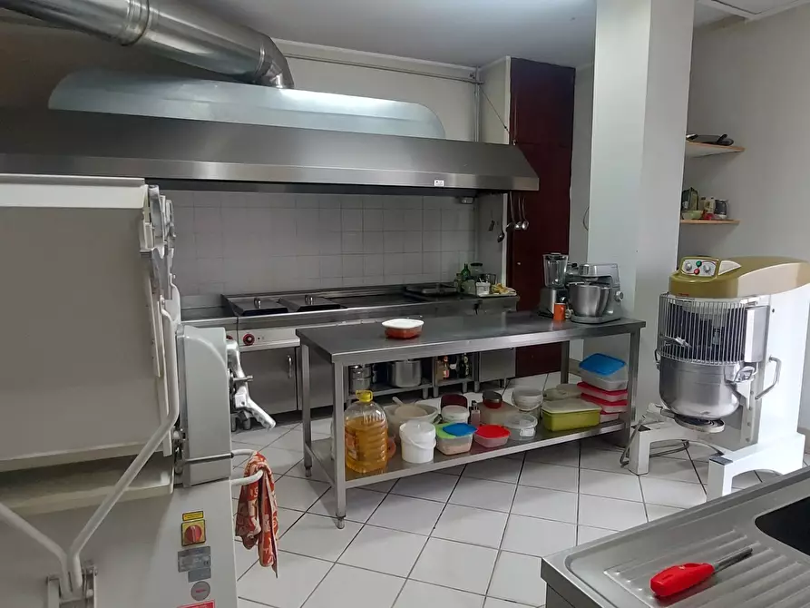 Immagine 30 di Locale commerciale in vendita  in Viale Porta Pia 5 a Brindisi