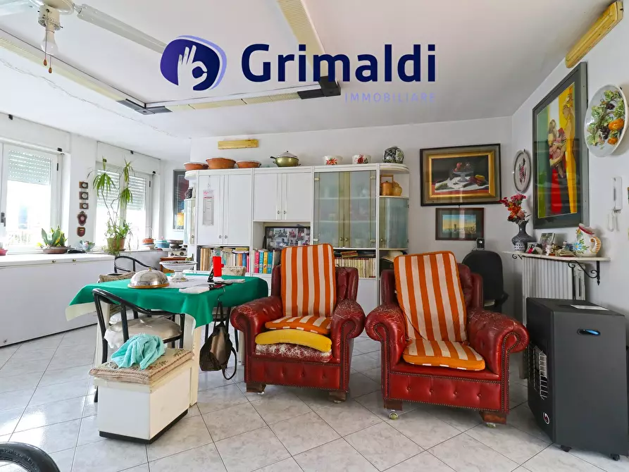 Immagine 26 di Quadrilocale in vendita  in Via Chiatamone a Napoli