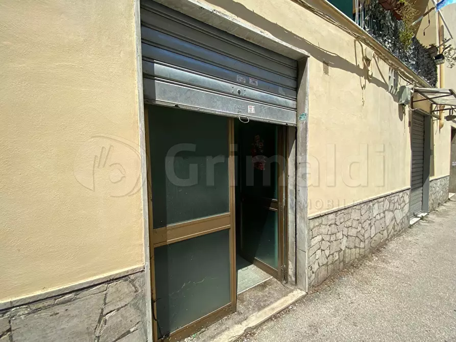 Immagine 5 di Locale commerciale in affitto  a Giugliano In Campania
