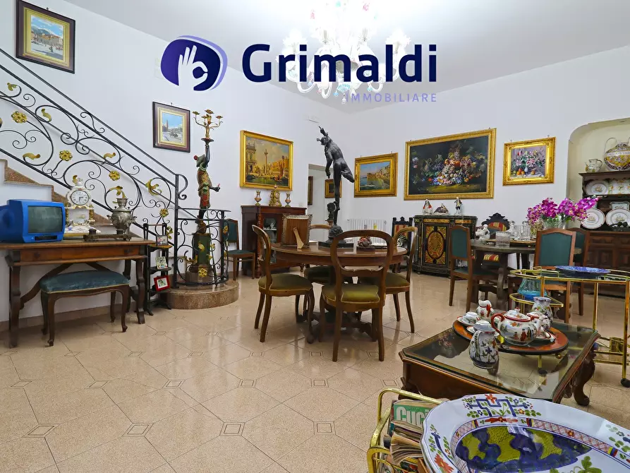 Immagine 17 di Quadrilocale in vendita  in Via Chiatamone a Napoli