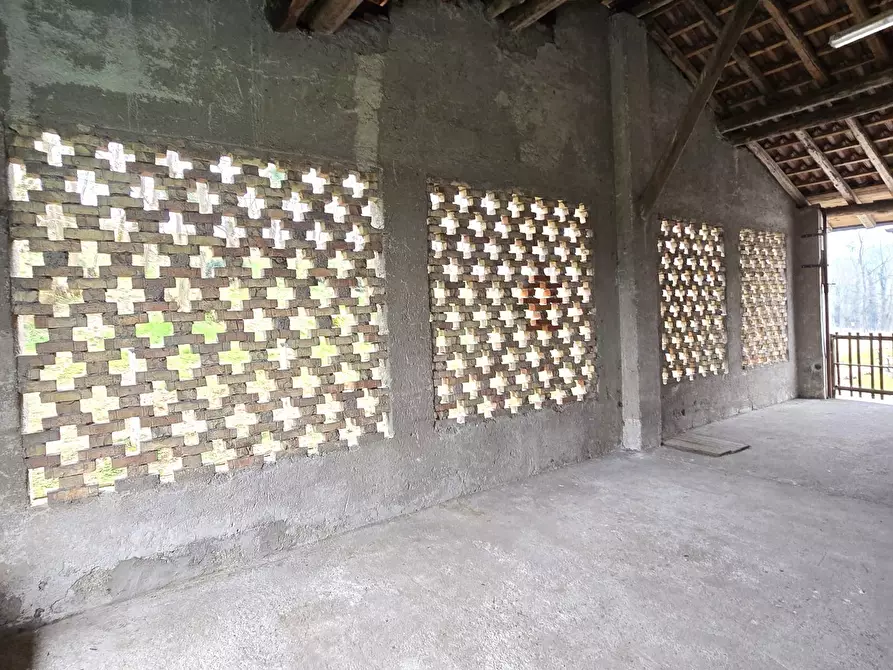 Immagine 21 di Rustico / casale in vendita  in Via C. Battisti 4 a Merone