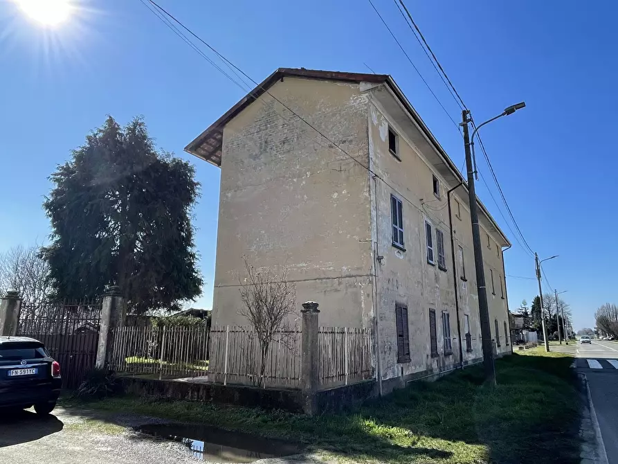 Immagine 36 di Rustico / casale in vendita  in Via Roma 4343 a Fara Novarese