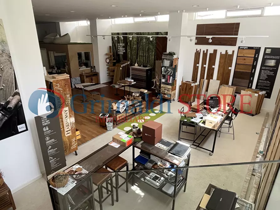 Immagine 23 di Magazzino in vendita  in Viale Giovanni Paolo II 71 a Lecce