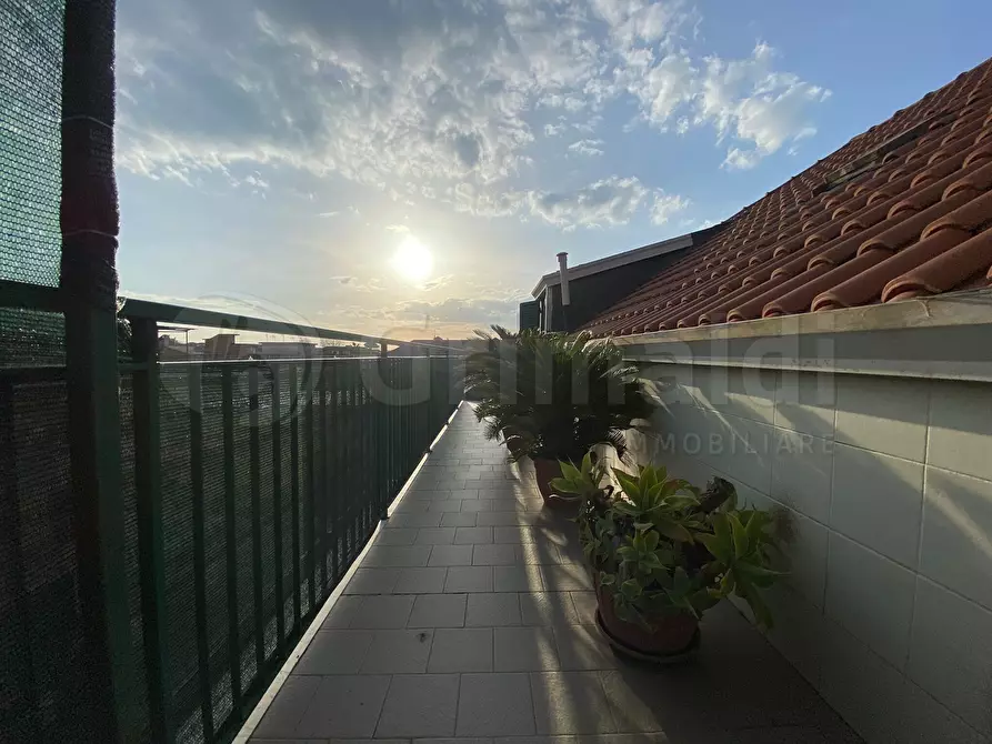 Immagine 13 di Mansarda in vendita  a Giugliano In Campania