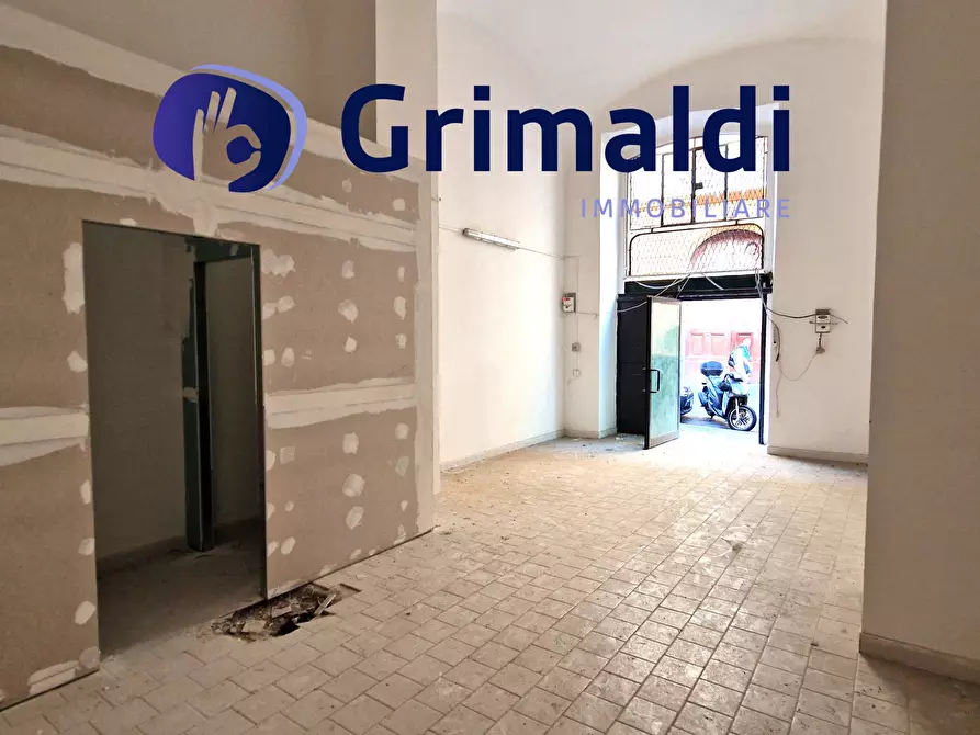 Immagine 6 di Locale commerciale in vendita  in Via Giuseppe Martucci 79 a Napoli