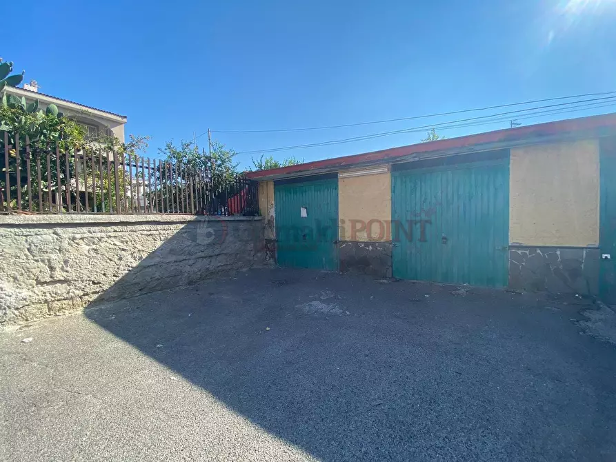 Immagine 1 di Garage in affitto  a Giugliano In Campania
