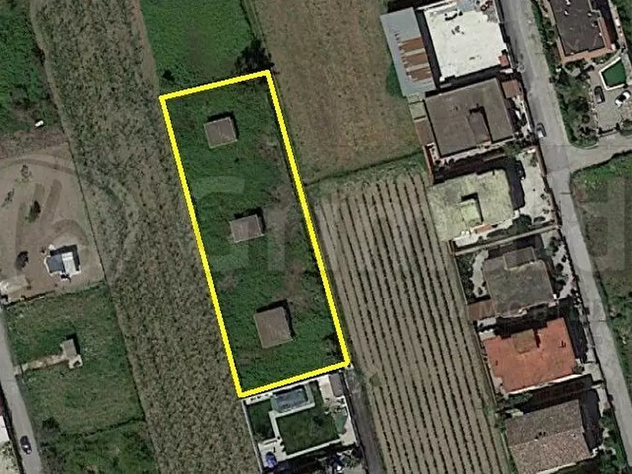 Immagine 4 di Casa trifamiliare in vendita  a Giugliano In Campania