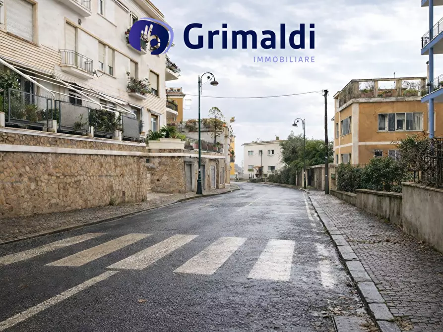 Immagine 1 di Garage in vendita  in Via Torquato Tasso 189 a Napoli