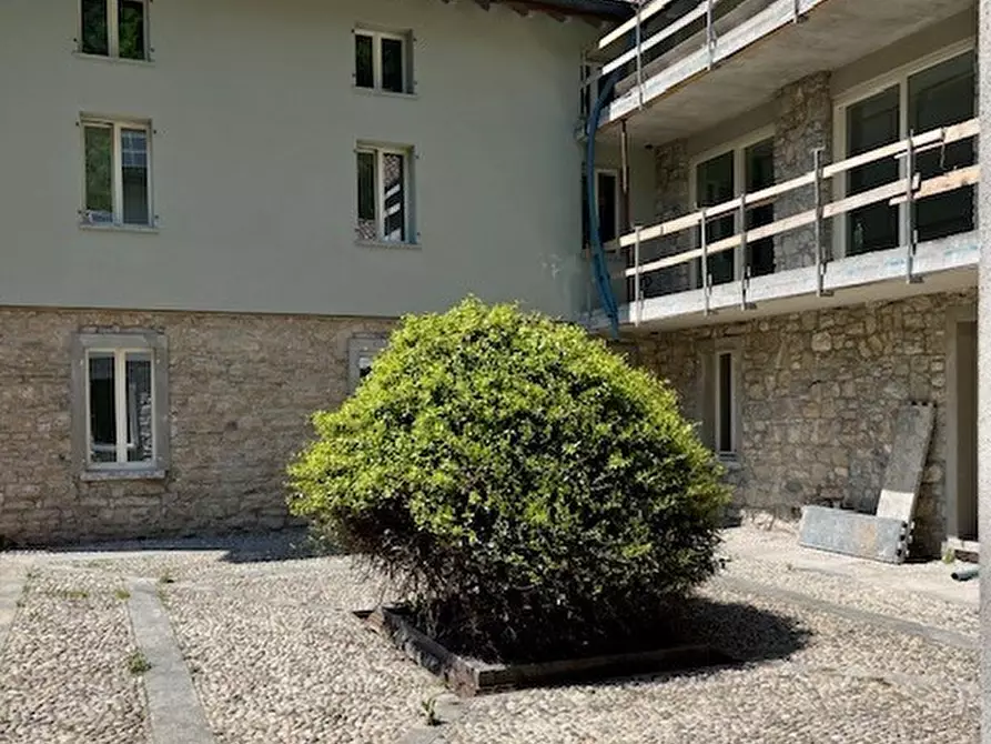 Immagine 6 di Trilocale in vendita  in Via Castello 27 a Canzo