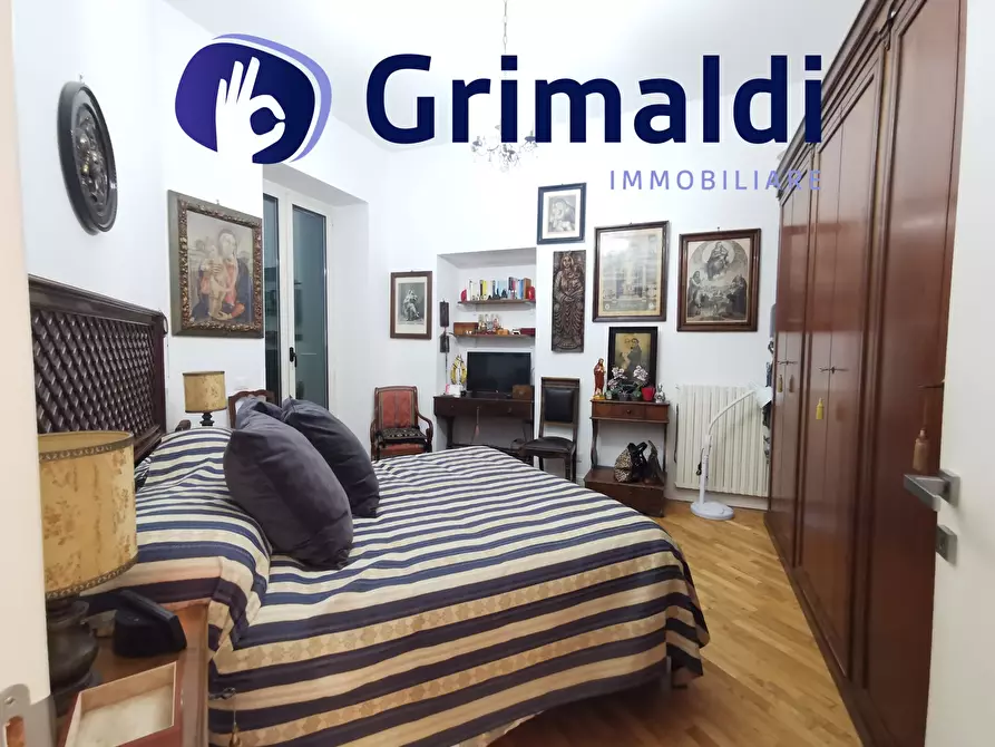 Immagine 23 di Trilocale in vendita  a Pozzuoli