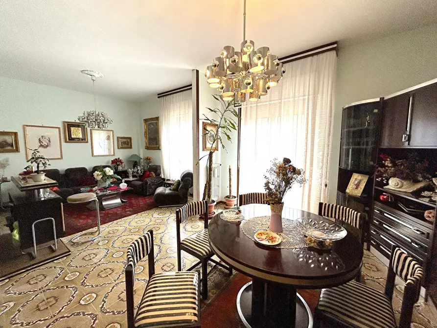 Immagine 11 di Pentalocale in vendita  in Via Tagliamento 85 a Avellino