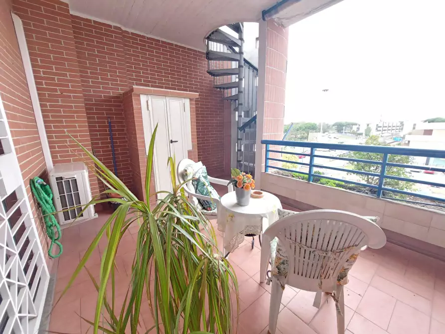 Immagine 24 di Attico in vendita  in Via Andrea Millevoi 401 a Roma