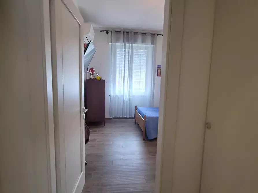 Immagine 8 di Pentalocale in vendita  a Sarzana