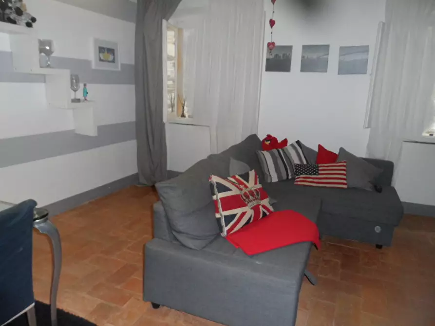 Immagine 2 di Quadrilocale in affitto  a Sarzana