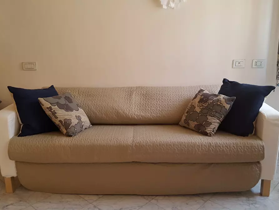 Immagine 19 di Trilocale in affitto  a Sarzana