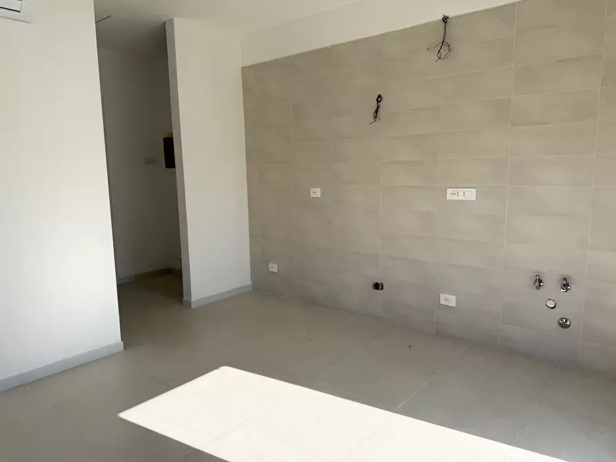 Immagine 11 di Bilocale in vendita  a Sarzana