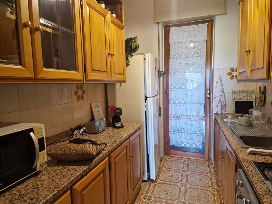 Immagine 14 di Trilocale in affitto  a Ortonovo