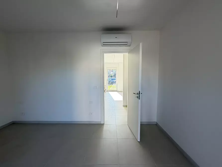 Immagine 15 di Bilocale in vendita  a Sarzana