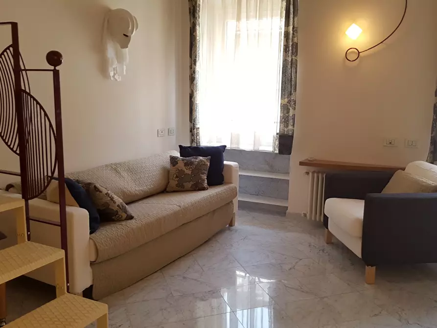 Immagine 8 di Trilocale in affitto  a Sarzana