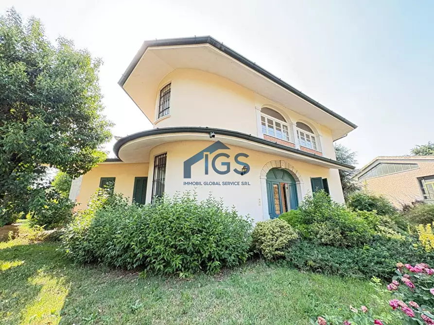 Immagine 1 di Villa in vendita  in Via Santa Giulia 3 a Travagliato