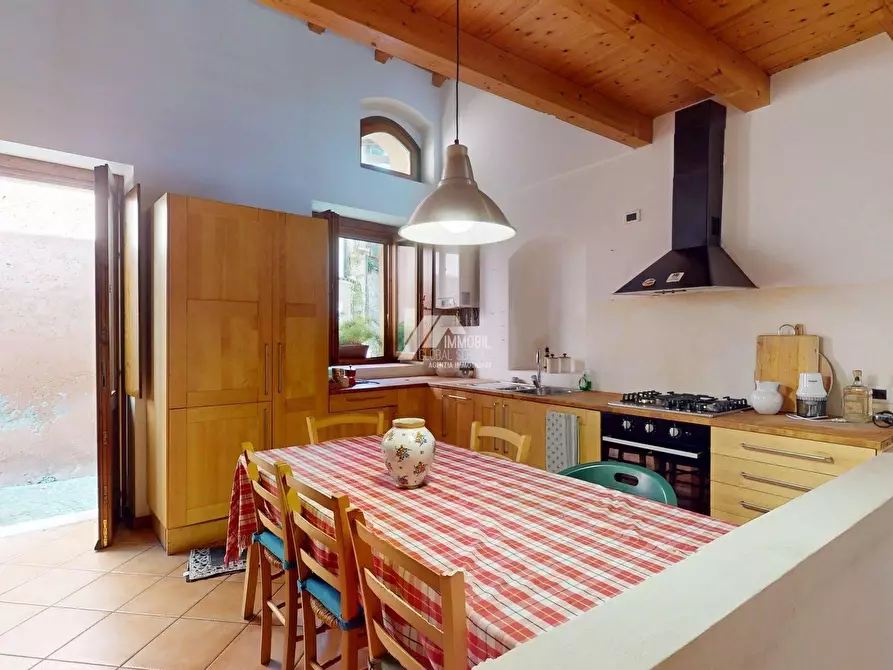 Immagine 4 di Bilocale in vendita  in Via dell'Albera a Gardone Riviera