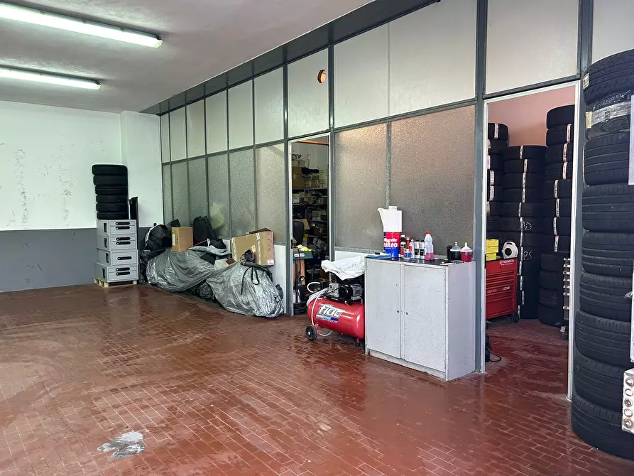 Immagine 19 di Porzione di casa in vendita  a Pietrasanta