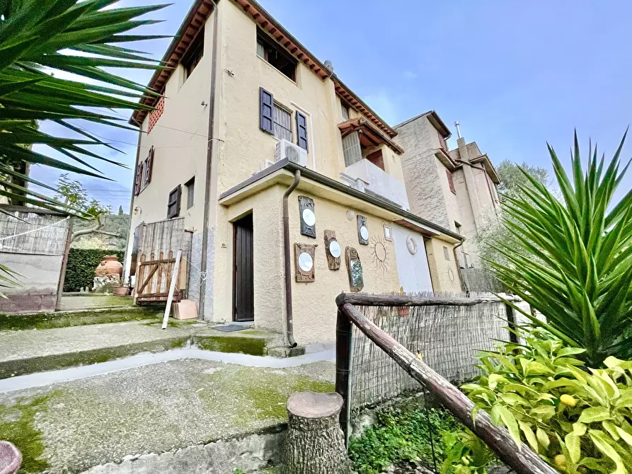 Immagine 94 di Porzione di casa in vendita  a Pietrasanta
