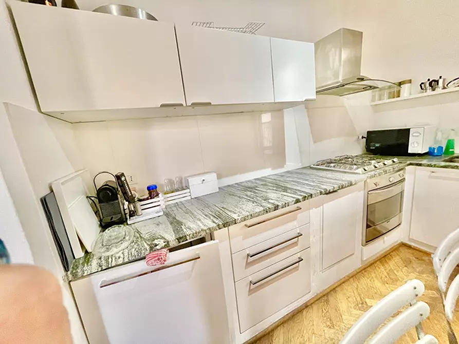 Immagine 19 di Trilocale in affitto  a Pietrasanta