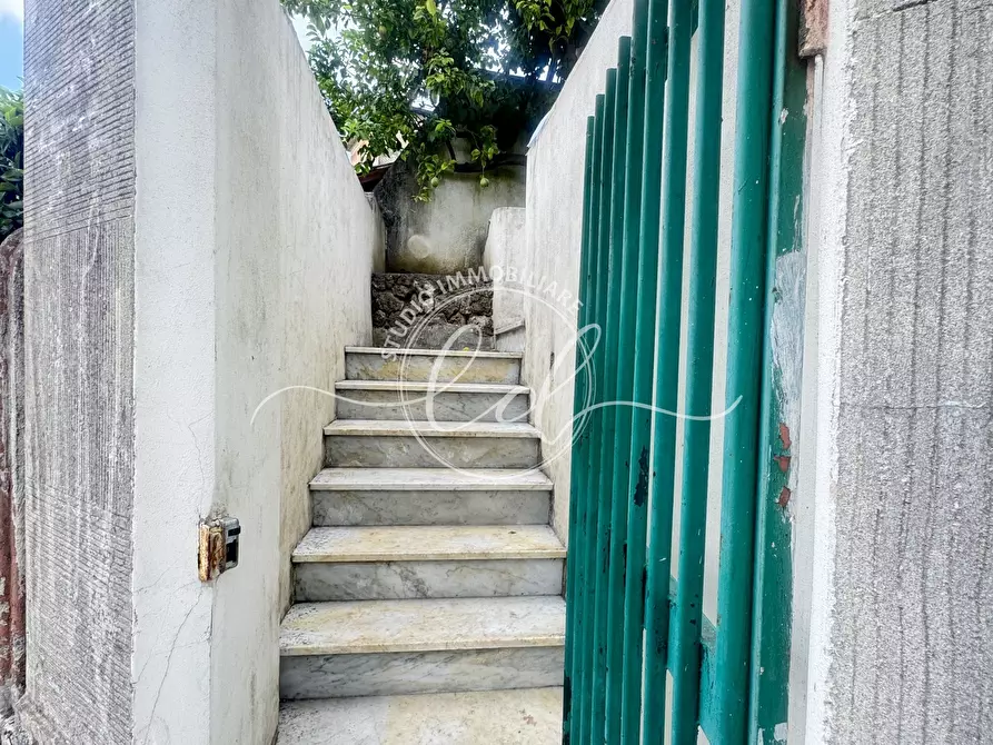 Immagine 2 di Porzione di casa in vendita  a Carrara