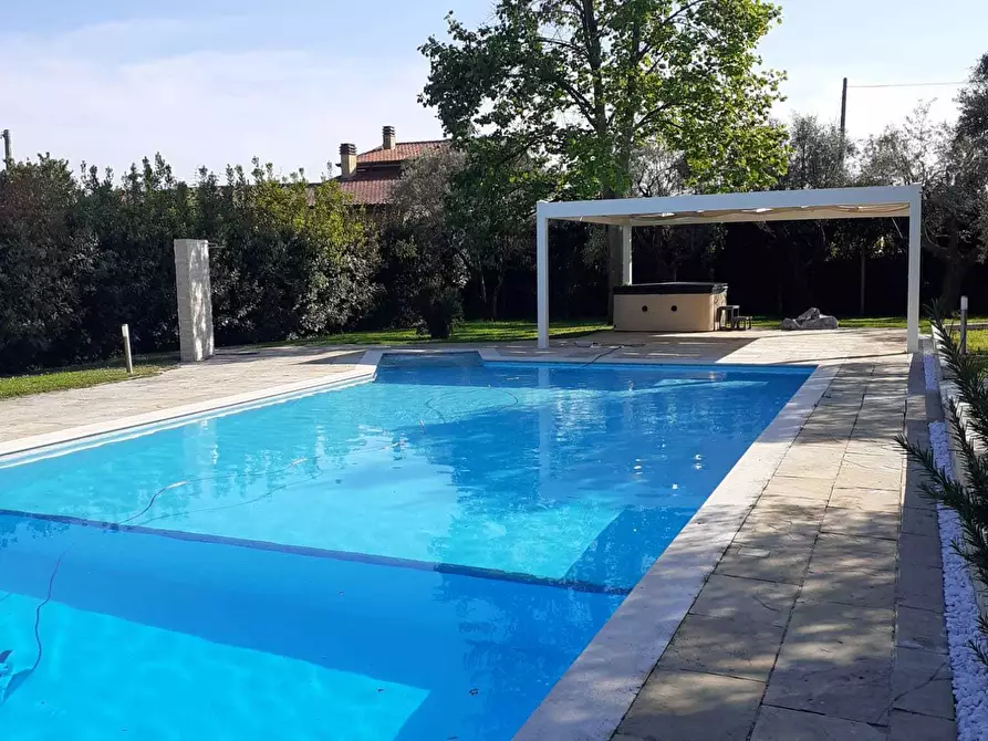 Immagine 24 di Casa indipendente in affitto  a Pietrasanta