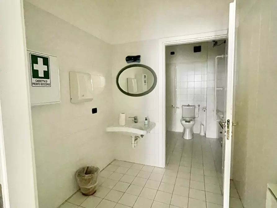 Immagine 8 di Trilocale in vendita  a Pietrasanta